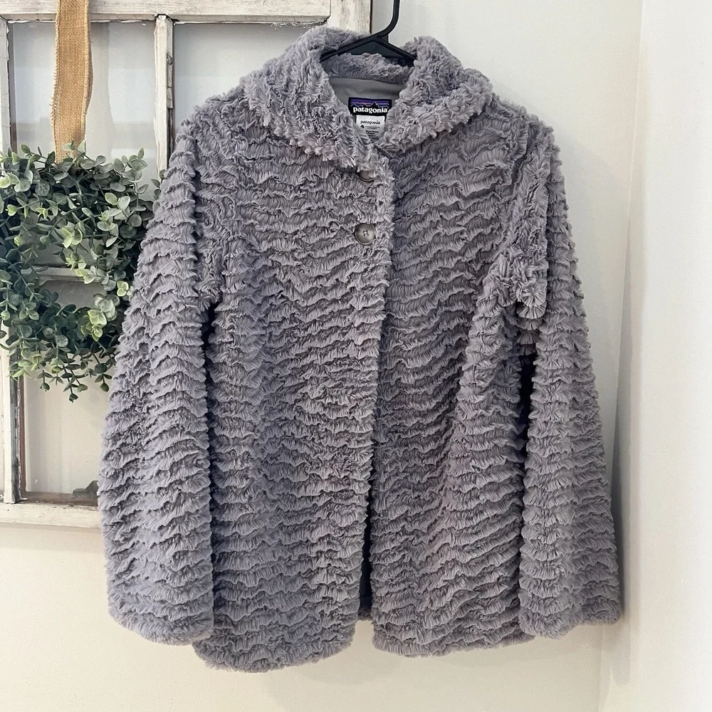 Patagonia XL 14 Girls Gray‎ Pelage Jacket Fleece Faux Fur Button Pockets EUC